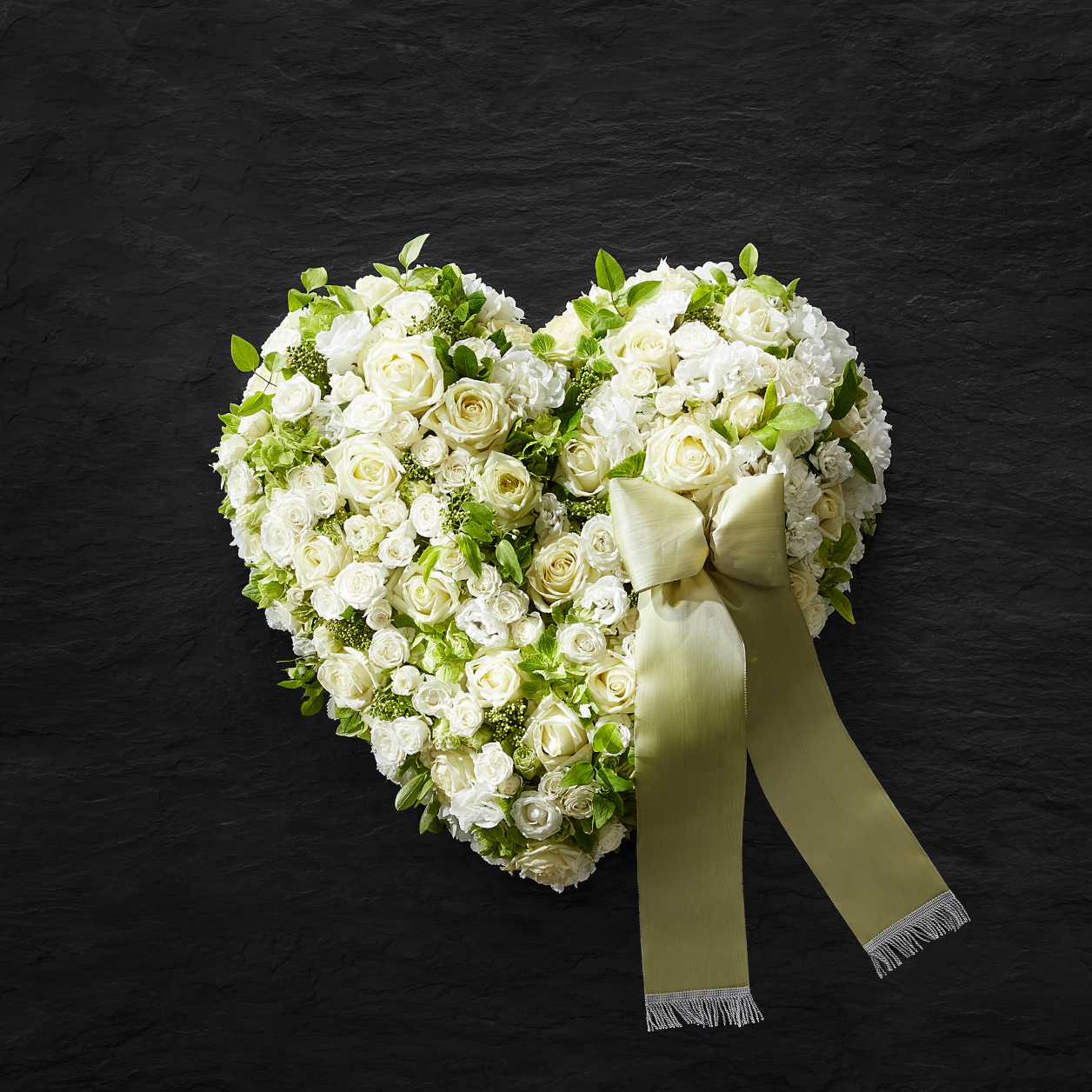 Bild 1: Weiss & Grün ist zeitlos und wirkt immer sehr Edel. Auch andere Uni Farben in Kombination mit schönem Grün sind immer eine stilvolle Wahl. zB. Rosa & Grün oder  Gelb & Grün etc.