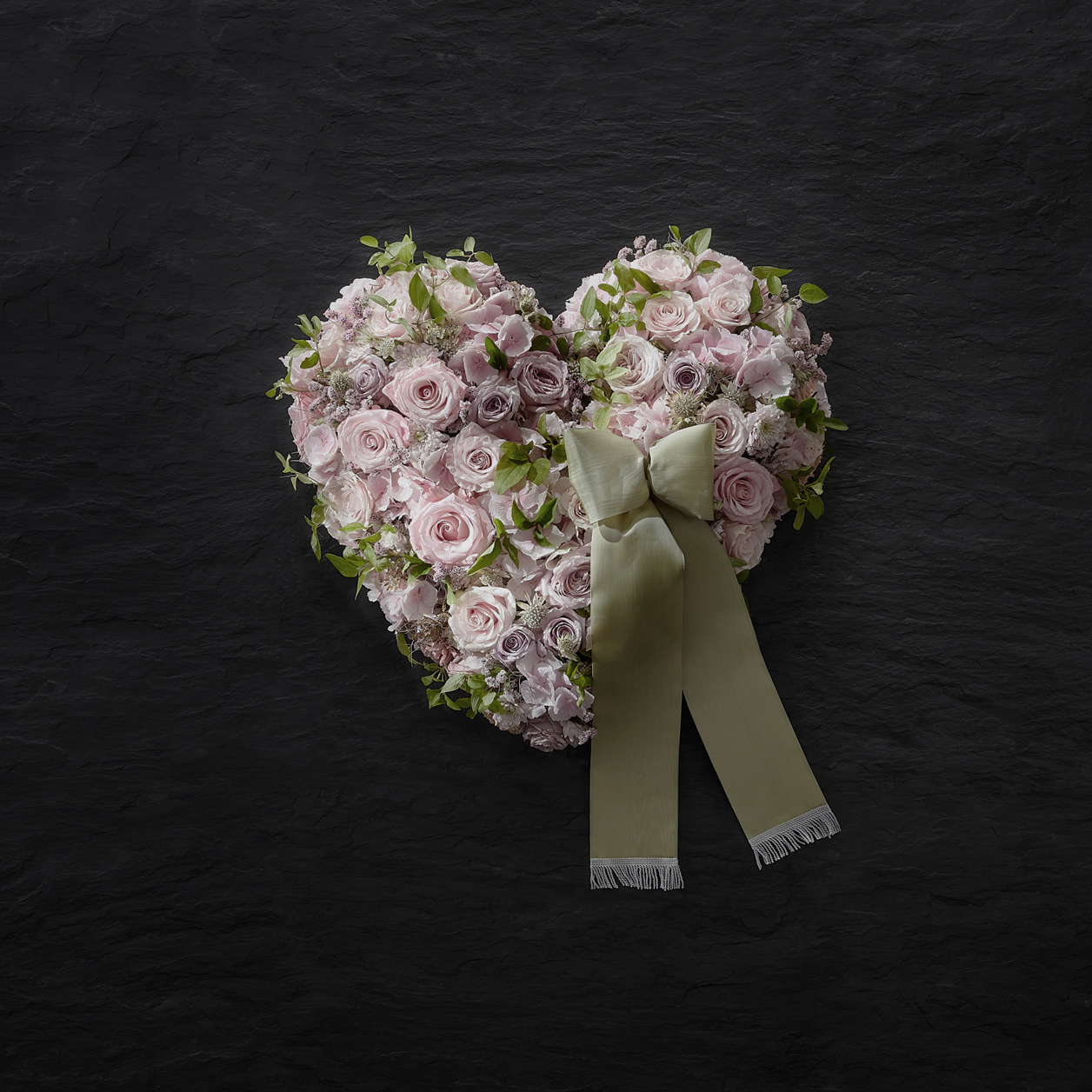 Weiss & Rosa ist hat eine sehr liebevolle Ausstrahlung. Teilen Sie uns Ihre Wunsch Farbkombination mit und wir werden für Sie ein wunderschönes Werkstück kreieren