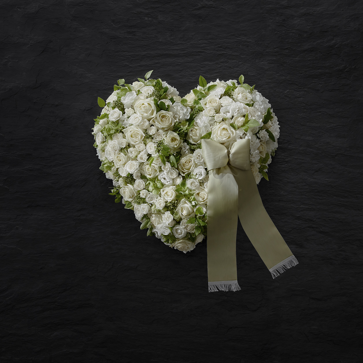 Weiss & Grün ist Zeitlos und wirkt immer sehr Edel. Auch andere Uni Farben in Kombination mit schönem Grün sind immer eine stilvolle Wahl. zB. Rosa & Grün oder  Gelb & Grün etc.