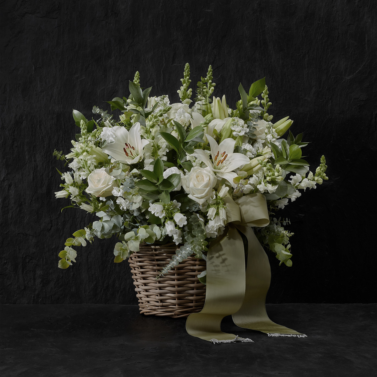 Die Farbkombination Weiss & Grün ist Zeitlos und wirkt immer sehr Edel. Auch andere Uni Farben in Kombination mit schönem Grün sind immer eine stilvolle Wahl. zB. Rosa & Grün oder Lachs & Grün etc.