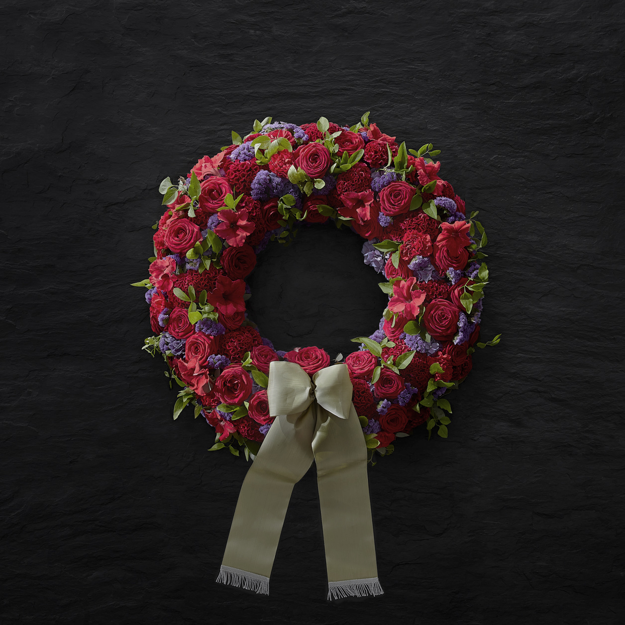 Blau & Rot als spezielles Farbenspiel – Lassen Sie uns wissen welche Farbkombination Sie für Ihren Trauerfall gerne haben möchten.